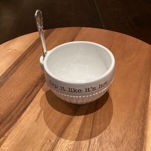 Mud pie “dip it while it’s hot” dip bowl with spreader. EUC